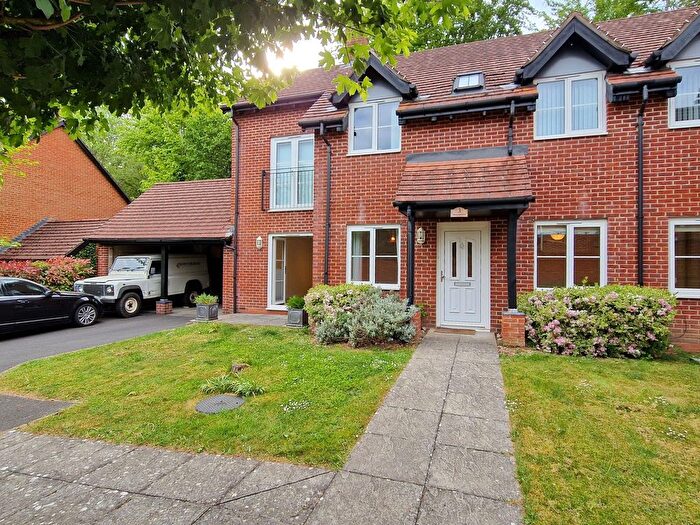 3 Bedroom Flat To Rent In Laura Close, Compton, SO21