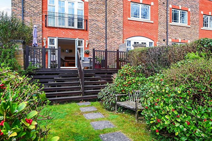 2 Bedroom Property For Sale In Mortley Close, Tonbridge, TN9