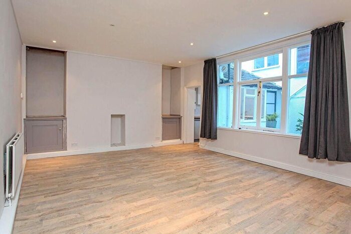 1 Bedroom Flat To Rent In Brunswick Square, Hove, BN3