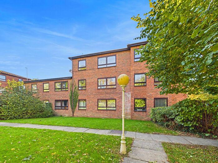 1 Bedroom Flat For Sale In The Paddocks, Savill Way, Marlow, Buckinghamshire, SL7