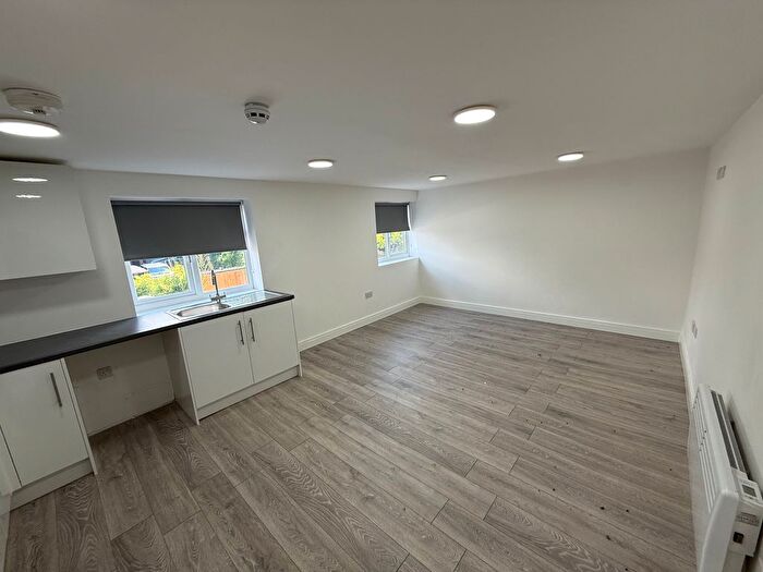 2 Bedroom Flat To Rent In Cannock Road, Wolverhampton, WV10