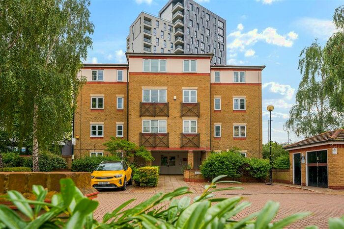 1 Bedroom Flat To Rent In Archers Lodge, Culloden Close, SE16