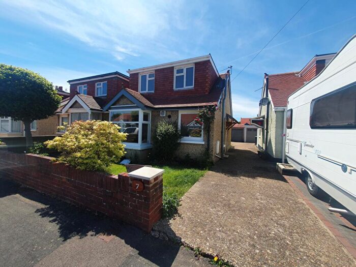 3 Bedroom Bungalow To Rent In Oxford Road, Gosport, PO12