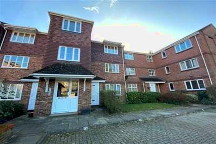 1 Bedroom Flat To Rent In North Parade, Horsham, RH12
