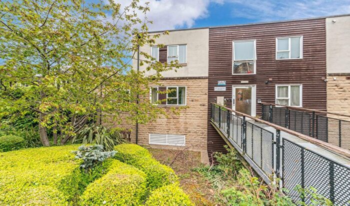 2 Bedroom Flat For Sale In Clifford Road, St. Andrews Plaza, S11