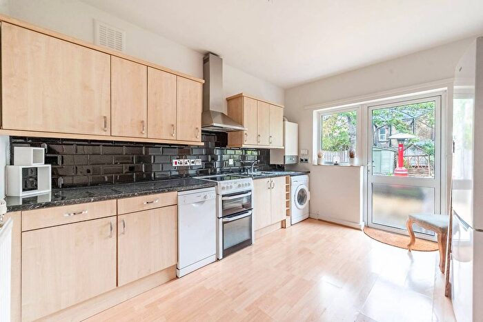 1 Bedroom Flat To Rent In Hoveden Road, Mapesbury Estate, London, NW2