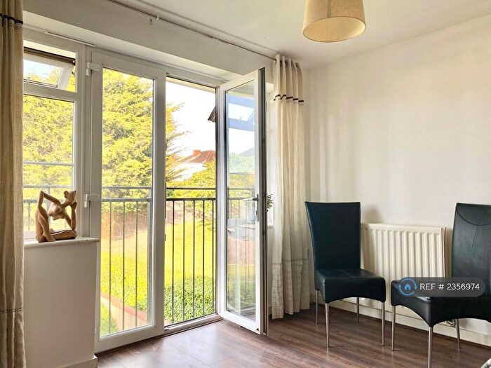 2 Bedroom Flat To Rent In Aspen Court, Ilford, IG5