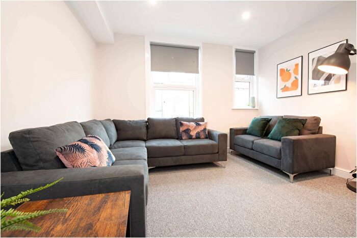 6 Bedroom Semi-Detached House To Rent In Thornville Crescent, Leeds, LS6