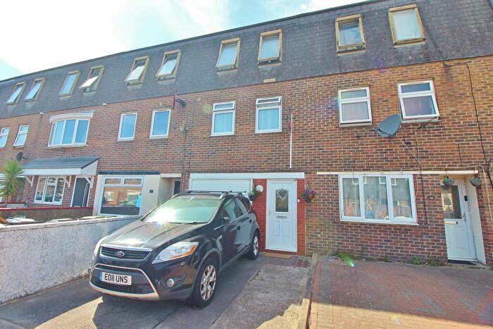 3 Bedroom Town House For Sale In Spenlow Close, Buckland, PO2