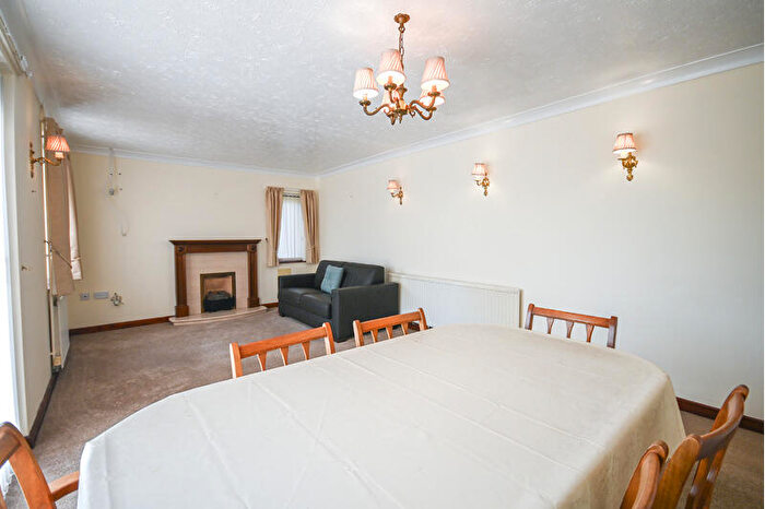 2 Bedroom Bungalow For Sale In Saltney Gate, Saracens Head, Lincolnshire, PE12
