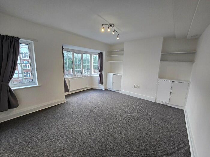 2 Bedroom Flat To Rent In Vivian Avenue, London, NW4
