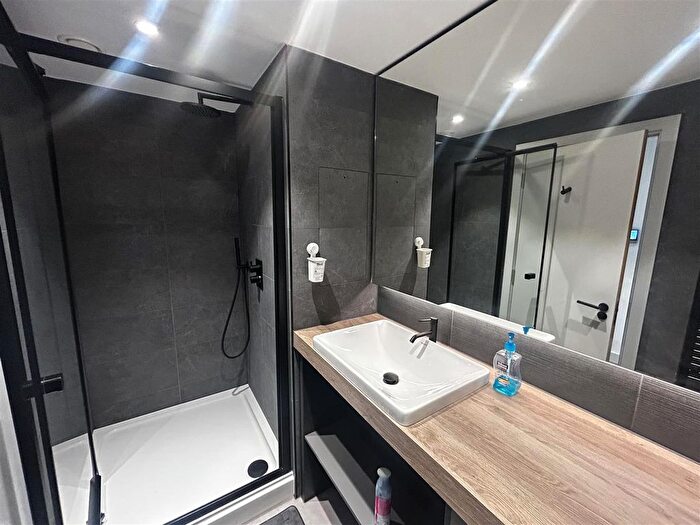 2 Bedroom Flat To Rent In Ancoats Gardens, City Centre, M4