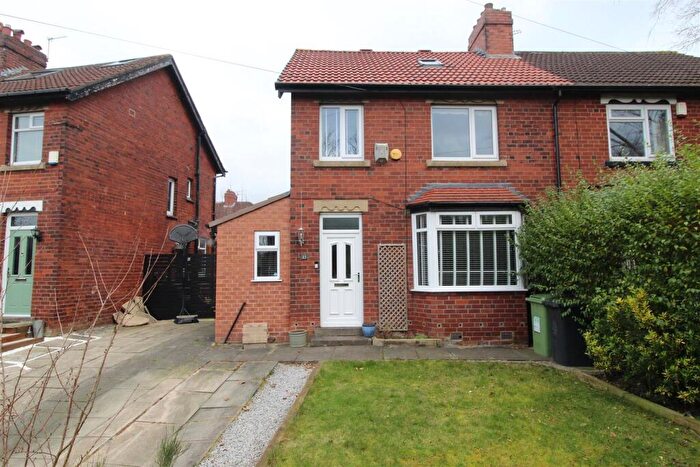 4 Bedroom Semi-Detached House To Rent In Lidgett Park Grove, Leeds, LS8