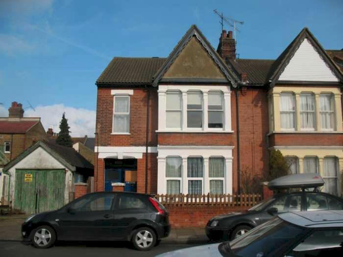 2 Bedroom Flat To Rent In Cranley Ave, Westcliff On Sea, Essex, SS0
