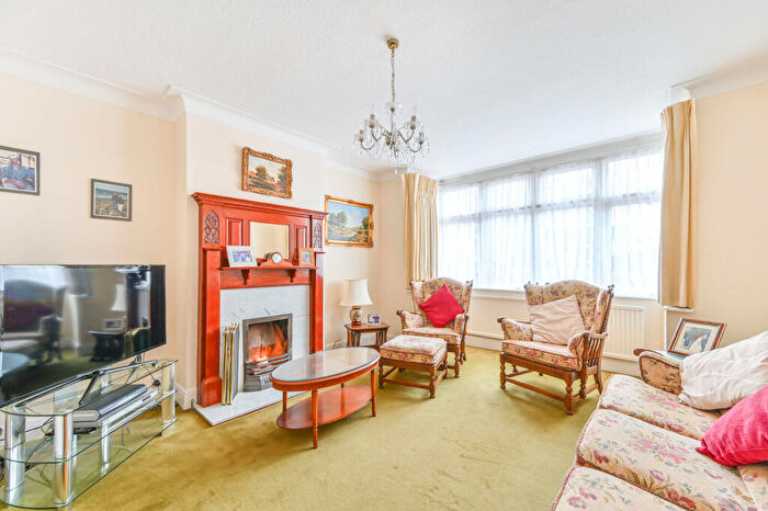 3 Bedroom Semi-Detached House For Sale In Dewsbury Road, Willesden Green, London, NW10