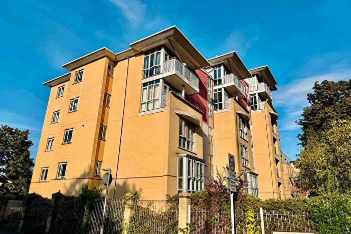 2 Bedroom Flat For Sale In Kings Road, The Pinnacle Kings Road, RG1