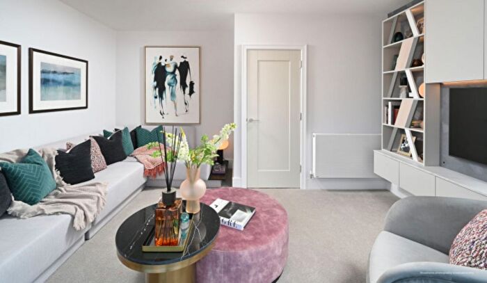 4 Bedroom Town House To Rent In Green Park Village, Reading, RG2