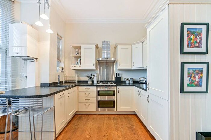 1 Bedroom Flat To Rent In Richmond Hill, Richmond Hill, Richmond, TW10