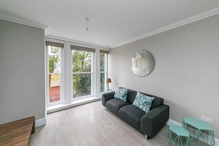 2 Bedroom Flat To Rent In - Clinton Terrace, Derby Road, NG7
