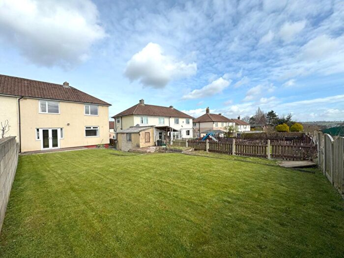 3 Bedroom Semi-Detached House To Rent In Fernside Avenue, Huddersfield, HD5