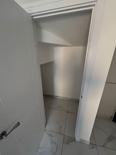 1 Bedroom Flat To Rent In High Street, Waltham Cross, Hertfordshire, EN8