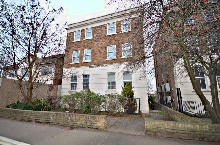 1 Bedroom Apartment To Rent In Cookham Road, SL6
