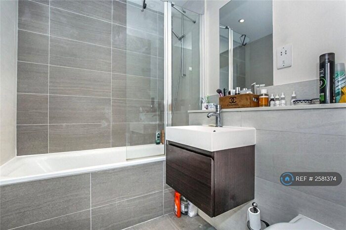 3 Bedroom Flat To Rent In Martello Street, London, E8