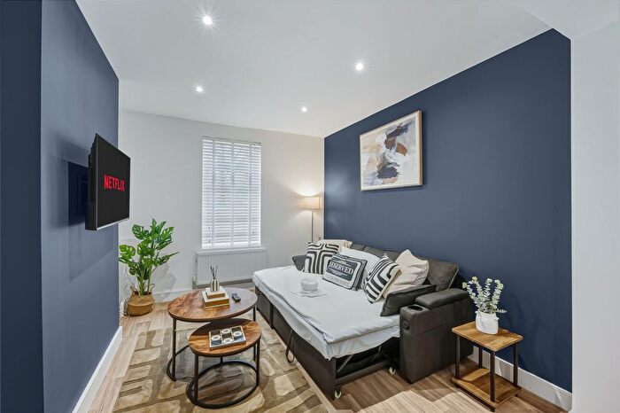 3 Bedroom Flat To Rent In Bletchley And Fenny Stratford, MK2