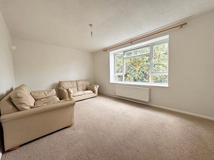 1 Bedroom Flat To Rent In Murray House, Torrington Park, North Finchley, N12