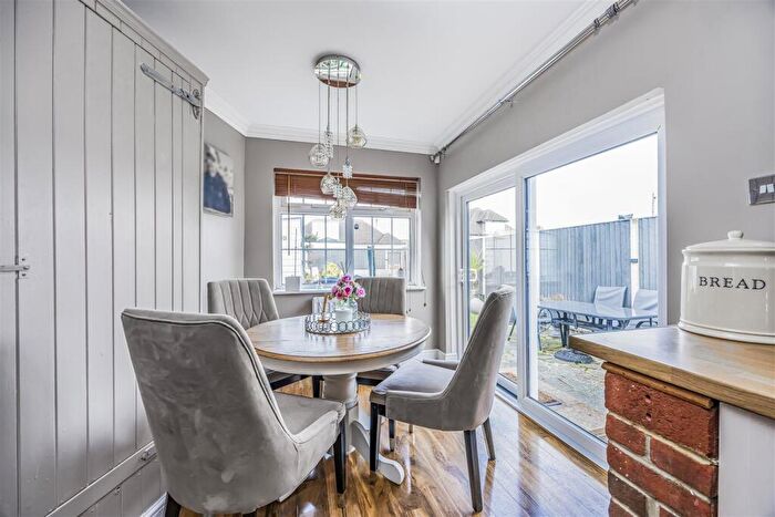 3 Bedroom Semi-Detached Bungalow For Sale In Frobisher Grove, Fareham, PO16 - Photo 3