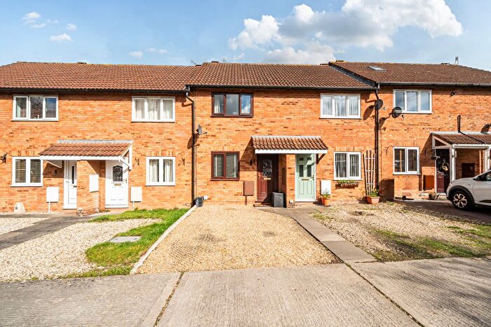 2 Bedroom Terraced House For Sale In Bayleaf Avenue, Woodhall Park, Swindon, SN2