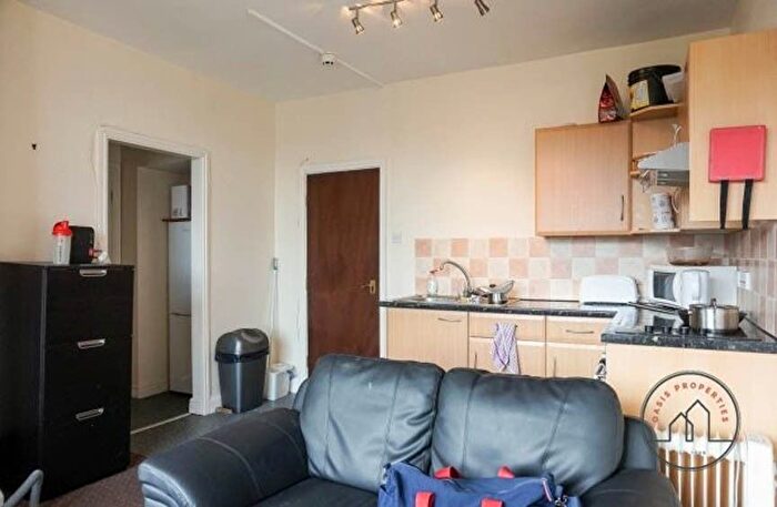 3 Bedroom Flat To Rent In Headingley House, Leeds, LS6