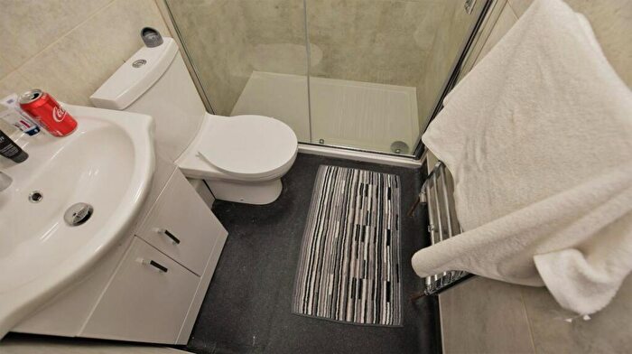2 Bedroom Flat To Rent In A Kelso Street, LS2