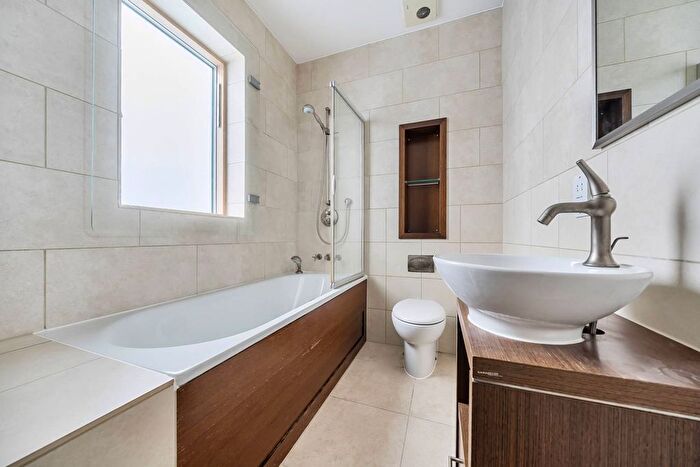 2 Bedroom Flat For Sale In Ebenezer Street, Old Street, London, N1