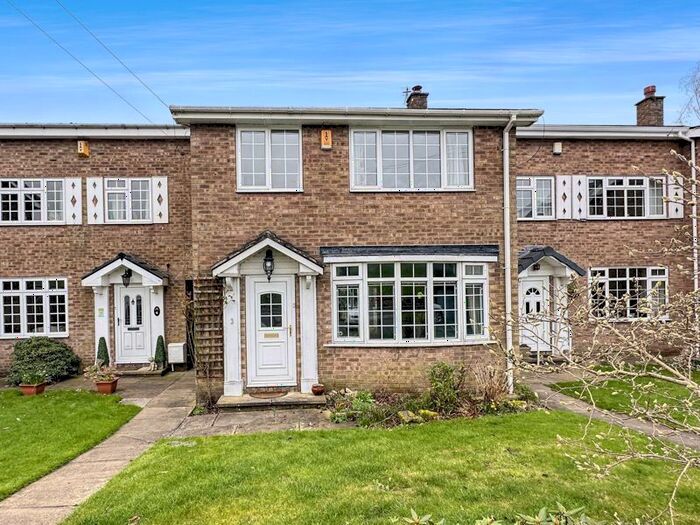 3 Bedroom Town House For Sale In Beechlands, Pontefract, WF8