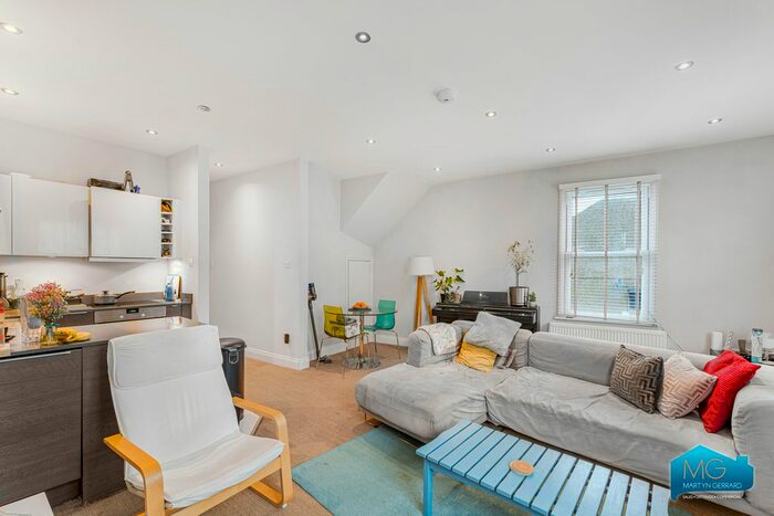 2 Bedroom End Of Terrace House To Rent In Church Lane, East Finchley, London, N2