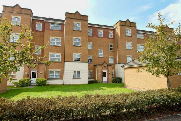 2 Bedroom Apartment To Rent In Pickford Gardens, Slough, SL1