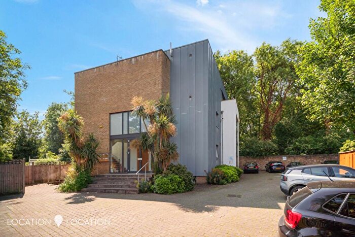 3 Bedroom Flat For Sale In Manor Road, Abney House, N16