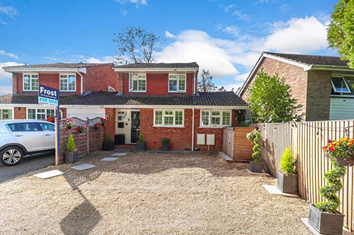 3 Bedroom Link Detached House For Sale In Millside, Bourne End, Buckinghamshire, SL8