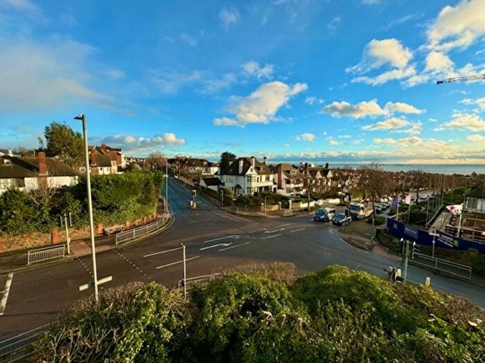 2 Bedroom Apartment For Sale In Chalkwell Avenue, Westcliff-on-Sea, SS0