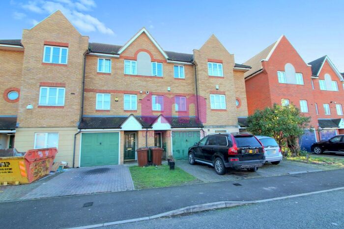 3 Bedroom Town House To Rent In Goodey Road, Barking, Essex, IG11