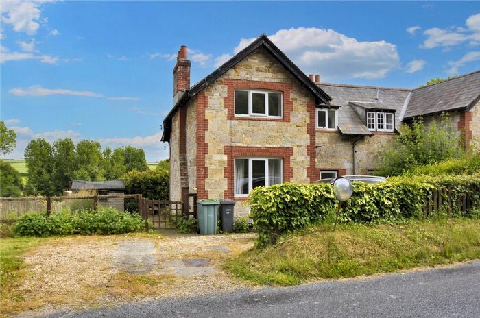 3 Bedroom Semi-Detached House To Rent In Bowcombe Road, Newport, PO30