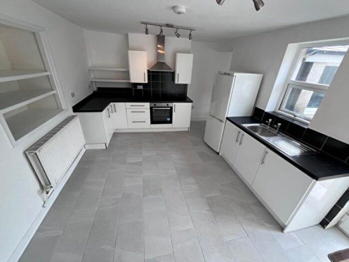 2 Bedroom Maisonette To Rent In Ground Floor Flat, Frogmore Avenue, Sketty, Swansea., SA2