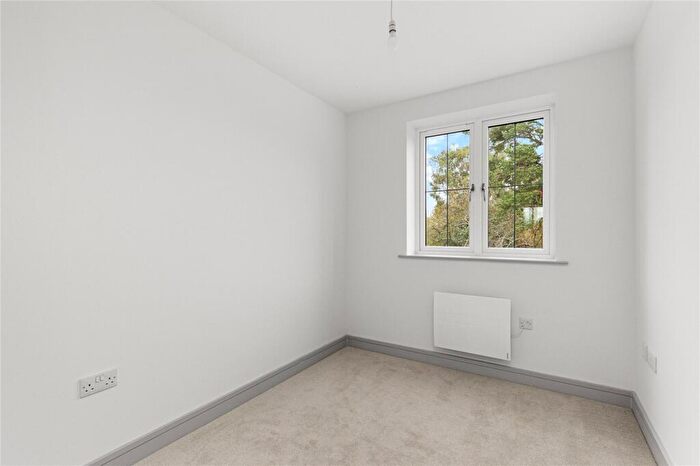 3 Bedroom Terraced House For Sale In London Road, Binfield, Bracknell, Berkshire, RG42