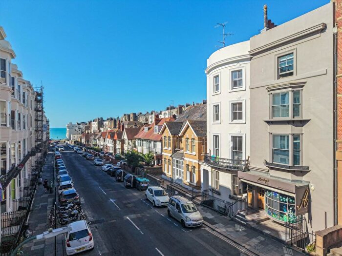 2 Bedroom Flat For Sale In Holland Road, Hove, BN3