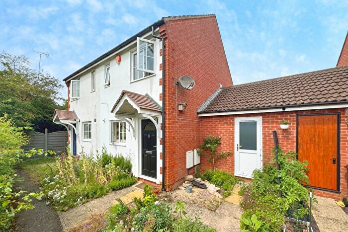 2 Bedroom Semi Detached House To Rent In Lockyer Close, Winnersh, RG41