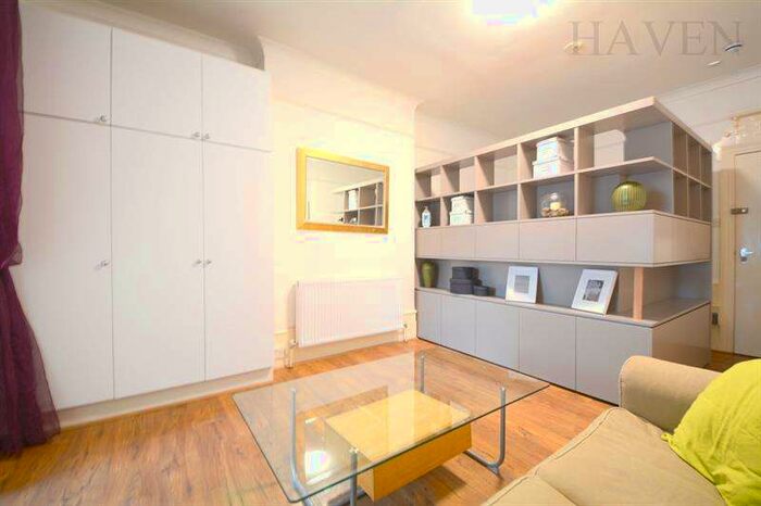 Flat To Rent In Durham Road, East Finchley, London, N2