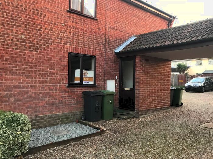 2 Bedroom Maisonette To Rent In Warren Place, Toftwood, NR19