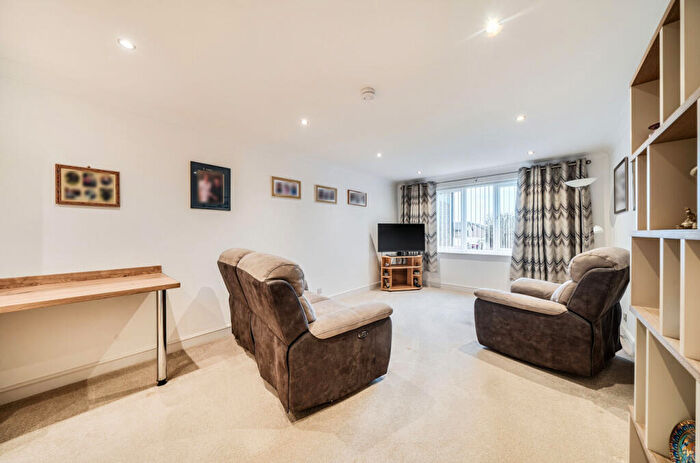1 Bedroom Apartment For Sale In Round Hill Meadow, Great Boughton, Chester, CH3
