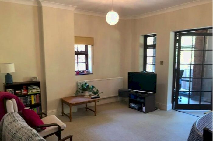 2 Bedroom Flat To Rent In Frithwood Avenue, Northwood, Greater London, HA6
